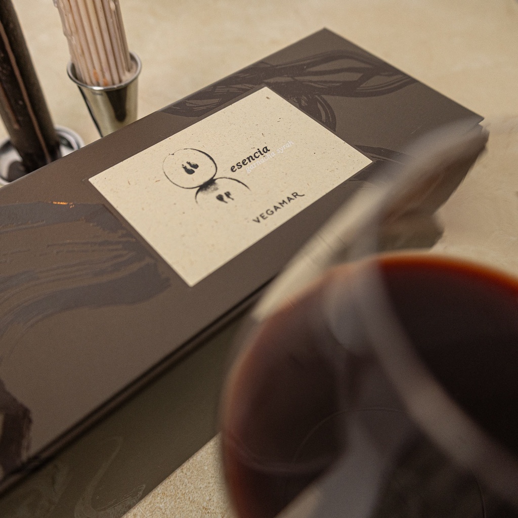 Vino Tinto de Autor ESENCIA VEGAMAR Garnacha Syrah Estuchado